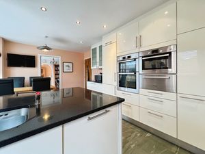 Kitchen- click for photo gallery
